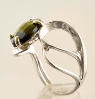 Ezüst(Ag) zöld köves gyűrű, jelzett, méret: 57, bruttó: 4,5 g
