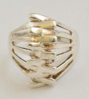 Ezüst(Ag) áttört, modern gyűrű, jelzett, méret: 52, nettó: 4,7 g