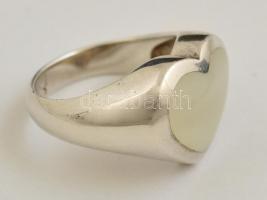 Ezüst(Ag) opálköves szív gyűrű, jelzett, méret: 55, bruttó: 9,3 g