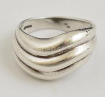 Ezüst(Ag) hullámos gyűrű, jelzett, méret: 55, nettó: 5 g