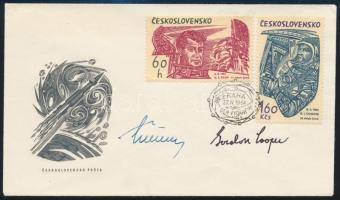 German Tyitov (1935-2000) szovjet és Gordon Cooper (1927-2004) amerikai űrhajósok aláírásai emlékborítékon /  Signatures of German Titov (1935-2000) Soviet and Gordon Cooper (1927-2004) American astronauts on envelope