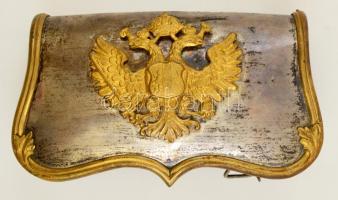 cca 1880 Vállszíjas tiszti tölténytáska, fa tok piros bőr borítással, oldalán ezüst fedlappal (jelze...