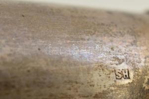 cca 1880 Vállszíjas tiszti tölténytáska, fa tok piros bőr borítással, oldalán ezüst fedlappal (jelze...