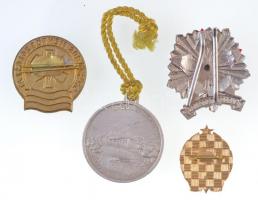 4db-os vegyes magyar jelvény és emlékérem tétel, közte "Országos Mentőszolgálat" zománcozo...