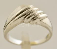 Ezüst(Ag) bordázott gyűrű, jelzett, méret: 58, nettó: 3,7 g