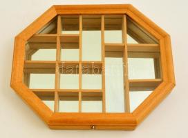 Tükrös kisméretű fa vitrin, 28x23,5x4,5 cm