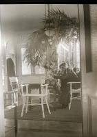 cca 1930-1940 Régi szobabelsők, 10 db fotónegatív, 6x9 cm