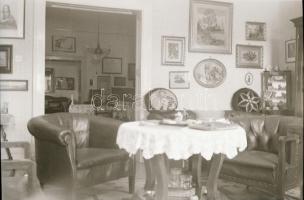 cca 1930-1940 Régi szobabelsők, 10 db fotónegatív, 6x9 cm