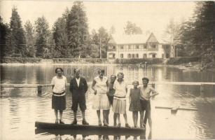 1928 Thurzófüred, Kupele Turzo; nyaralók a tónál, Tátra Villa / family on holiday at the lake, villa. photo