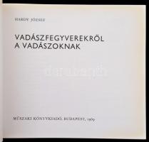 Hardy József: Vadászfegyverekről a vadászoknak. Bp., 1969, Műszaki Könyvkiadó, 263 p. Számos szövegk...