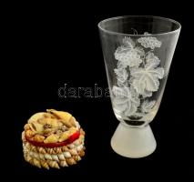 Kis bolha tétel: kagylókkal díszített ékszertartó dobozka, üvegpohár szőlős díszítéssel, m: 11,5 cm, d: 5,5 cm