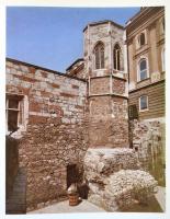 Vegyes könyvtétel, 5 db: 
Gerő László: A helyreállított budai vár. Bp.,1980, Műszaki. Kiadói egészv...