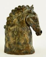 Jelzés nélkül: Csikófej. Festett kerámia, m: 28 cm