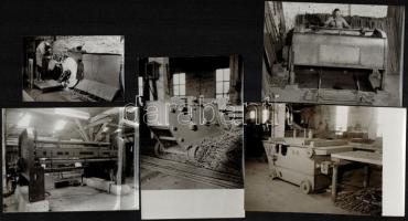 cca 1970-1980 Vegyes MTI fotó tétel, Balassa Ferenc és Járai Rudolf felvételei, fémgyár belső fotók, 5 db, a hátoldalakon pecséttel jelzett, az egyik széle megtört, sérült, 6x9 cm és 9x14 cm közötti méretben.