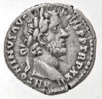 Római Birodalom / Róma / Antoninus Pius 158-159. Denár Ag (2,99g) T:2 rep. Roman Empire / Rome / Antoninus Pius 158-159. Denarius Ag ANTONINVS AVG PIVS P P TR P XXII / TEMPLVM DIV AVG REST - COS IIII (2,99g) C:XF crack RIC III 290a.