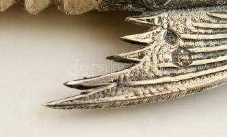 Ezüst hal figura. Élethűen, ízenként mozgatható testtel. Jelzett kézimunka / Silver fish figure with...