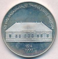 Fritz Mihály (1947- ) 1999. "125 éves a kiskunhalasi Thorma János Múzeum 1874-1999 / 5 éves a kiskunhalasi Kunpetrol Kft. 1994-1999" peremen jelzett Ag emlékérem, eredeti tokban (33,7g/0.925) T:1(PP) patina