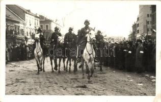 1938 Kassa, Kosice; bevonulás / entry of the Hungarian troops. Singer Ernő photo, So. Stpl