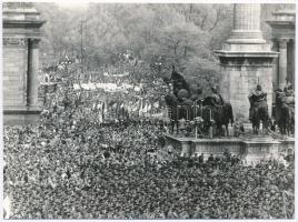 1957 Budapest, "Éljen május elseje!" - 3 db sajtófotó a Hősök teréről, 12x17 cm