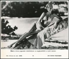 Hölgyek fürdőruhában és fehérneműben, 3 db sajtó- és reklámfotó, 20x24 cm