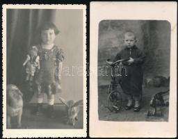 cca 1930-1940 Gyerekeket ábrázoló 2 db fotólap, 14x9 cm