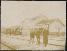 cca 1900 Csap, Kárpátalja, Indóház, kartonra kasírozott fotó, körbevágva, 16x21 cm / Chop, railway station