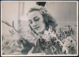 Ottrubay Melinda (később galántai Esterházy Melinda hercegné, 1920-2014) balett-táncosnő aláírása az őt ábrázoló fotón