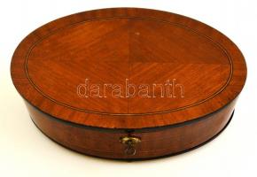 Intarziás biedermeier ovális fa doboz, kulccsal, kis hibákkal,  m:11 cm, 20,5×32,5 cm