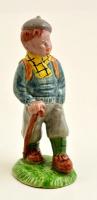 Izsépy túrázó kisfiú, mázas kerámia figura, kézzel festett, mázhibával, jelzett, m: 16 cm