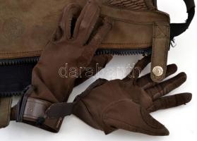 Gyerek lovas szett: chaps (12), kesztyű (14), mellény (140 cm), kobak (48-52)