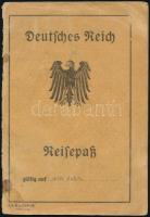 1922 Német Birodalom fényképes útlevele, Sao Paulo-német konzulátus által kiállítva, okmánybélyegekkel, pecséttel, az elülső borítója leszakadt, 6. oldalnál sérüléssel. /1922 German Empire passport with foto, issued by Consulate of Sao Paulo, damaged.