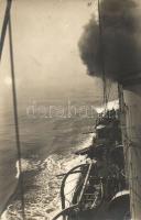 1916 Osztrák-magyar haditengerészet csatahajója teljes gőzzel megy, füstölő kémények / K.u.K. Kriegsmarine / WWI Austro-Hungarian battleship at full steam, smoking funnels. photo (EK)