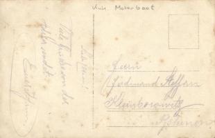 Osztrák-magyar hadihajóról leeresztett motorcsónak, a kötélhágcsókkal melyekről a tengerészek leeres...