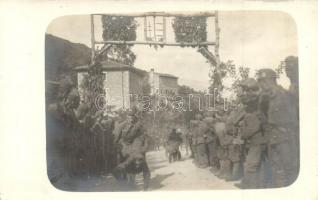 Talicskázási verseny a fronton az osztrák-magyar katonai táborban / WWI K.u.K. soldiers' wheelbarrow race at the military camp. photo