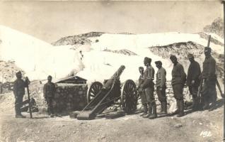 Ágyú felállítása a hegyekben / WWI K.u.K. military cannon and soldiers in the mountains. photo