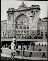 cca 1950-1970 Budapest 15 db nagyméretű jól komponált, igényes fotó, hidak, villamos, Keleti pályaudvar, 30x24 cm