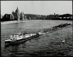 cca 1950-1970 Budapest 15 db nagyméretű jól komponált, igényes fotó, hidak, villamos, Keleti pályaud...