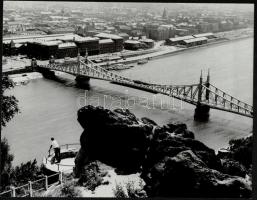 cca 1950-1970 Budapest 15 db nagyméretű jól komponált, igényes fotó, hidak, villamos, Keleti pályaud...