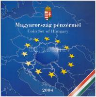 2004. 1Ft-100Ft (7xklf) "Magyarország az Európa Unió tagja" forgalmi sor szettben + 2004. 50Ft "Magyarország az EU tagja" (2x) egyik dísztokon ragasztónyom T:PP Adamo FO38.1