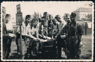 cca 1940 Katonai gulyáságyú, fotólap, 9x14 cm