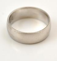 Ezüst(Ag) jeggyűrű, jelzett, méret: 51, nettó: 3,3 g