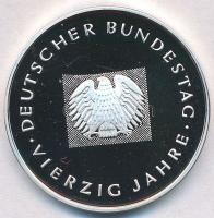 NSZK 1989. 40 éves a Bundestag ezüstözött emlékérem eredeti dísztokban (32mm) T:PP FRG 1989. 40th Anniversary of the Bundestag silver plated commemorative medal in original case (32mm) C:PP