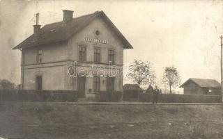 1907 Feketebátor, Batar; Vasútállomás, M. kir. posta / railway station, post office. photo (EK)