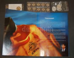 Hollandia 1970-1998. 21db zseton, közte "Shell" + a 2000-es Labdarúgó EB alkalmából kiadott, a holland válogatottat bemutató dekoratív díszmappa, benne 12db zseton a válogatott játékosokról T:1,2