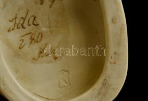 Kislány vödörrel, festett bisquit porcelán, kopott hiányos, kis lepattanásokkal, m:17 cm