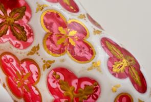 cca 1900 Díszpohár, kézzel festett, több rétegű, kopott aranyozás, csorba nélkül, m:11,5 cm