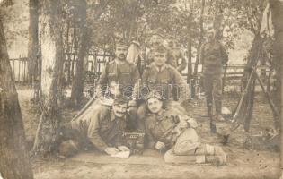 1916 Osztrák-magyar katonai híradós egység, telefon / WWI K.u.K. military signal corps soldiers with telephone. photo + K.u.K. Infanterieregiment Freiherr von Salis-Soglio Nr. 76. 15. Feldkompagnie (EK)