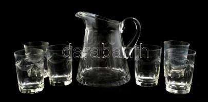 Üveg kancsó és 6 db pohár, csiszolt, metszett, egyiken kis csorba, m: 19 és 10 cm