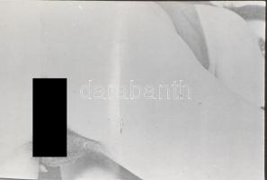 cca 1970 Erotikus és pornográf fotónegatívok, tekercsen
