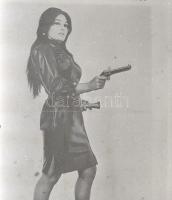 cca 1970 Erotikus és pornográf fotónegatívok, tekercsen